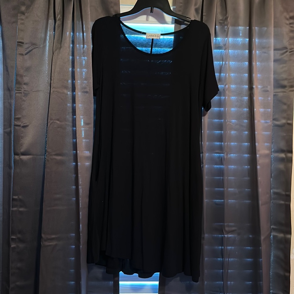 Beautiful black dress!! I have worn it twice for concerts!!